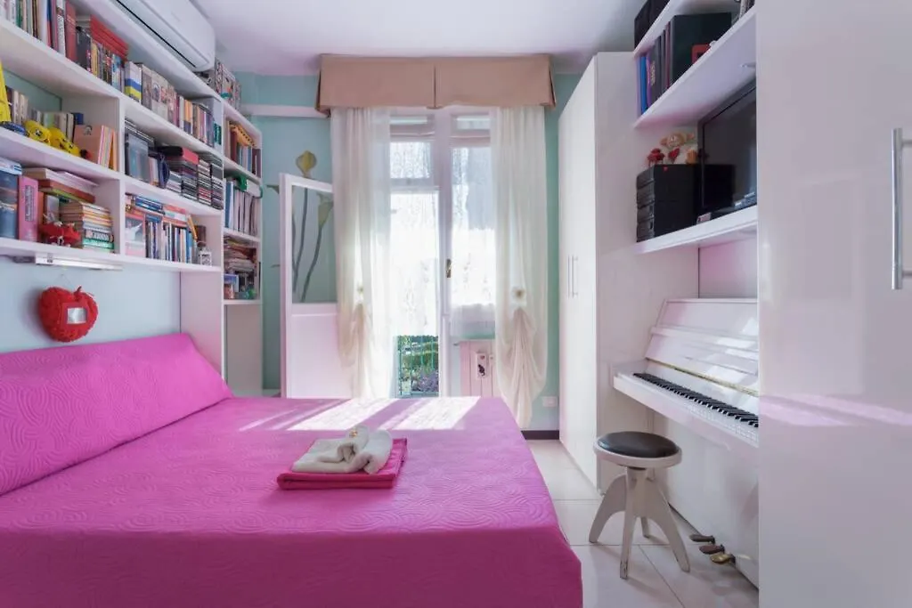 Bright & Cozy Room With Balcony location