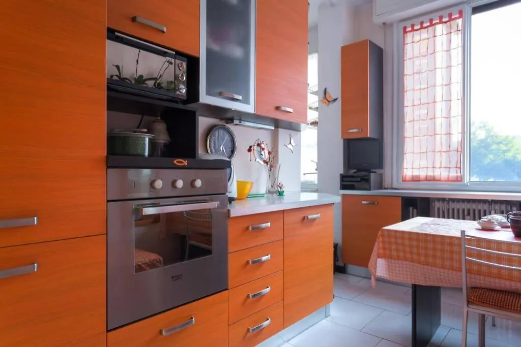 Bright & Cozy Room With Balcony Milan Italy