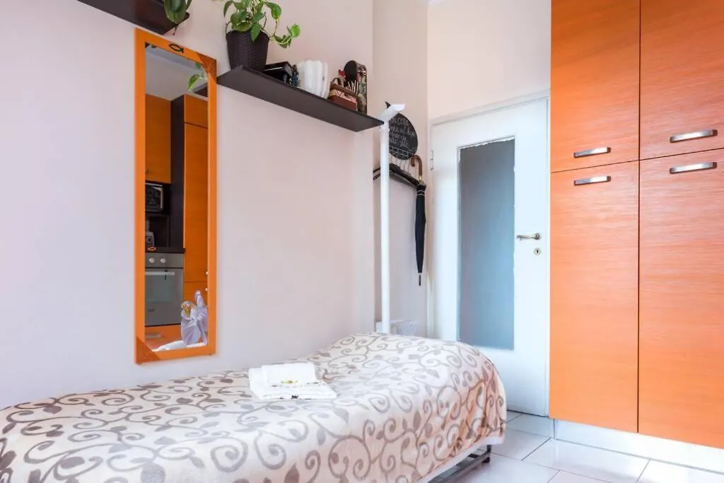 Bright & Cozy Room With Balcony Milan Guest house