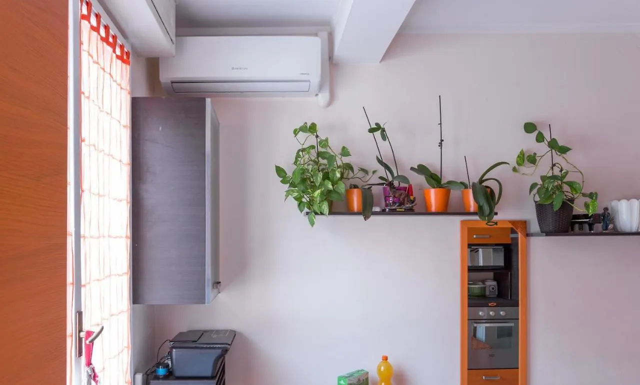 Guest house Bright & Cozy Room With Balcony Milan Italy